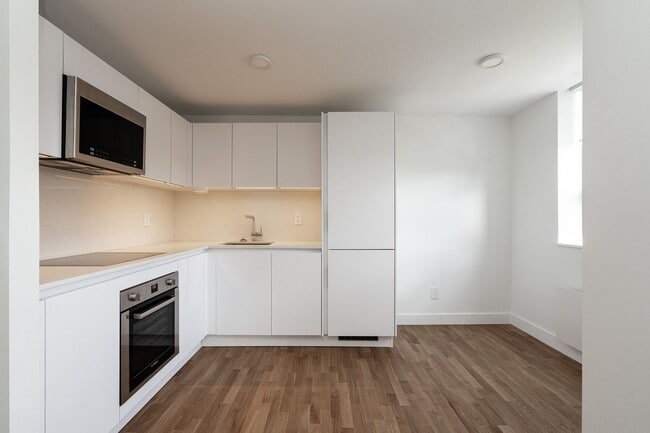 Building Photo - 188 Jameson Ave Unit 505