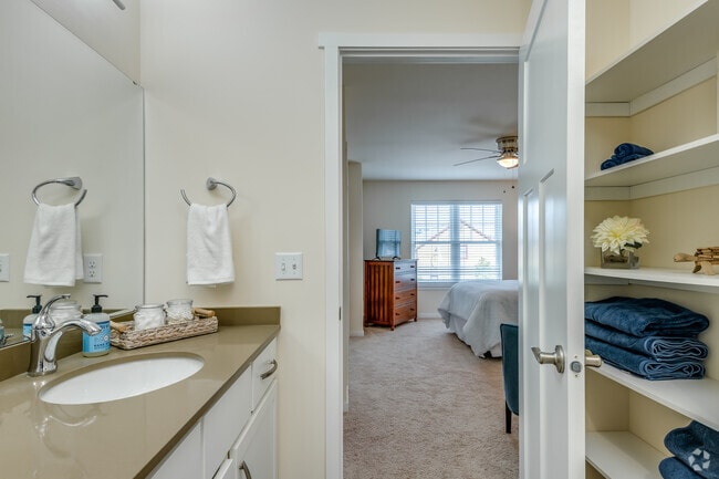 2 BR, 2 BA - 1,144SF