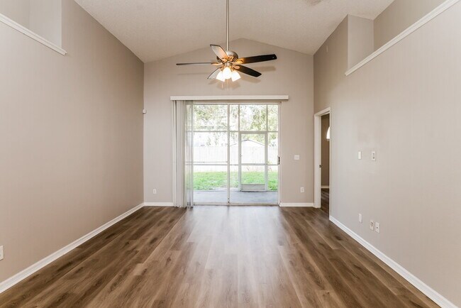 Photo - 466 Valencia Pl Cir