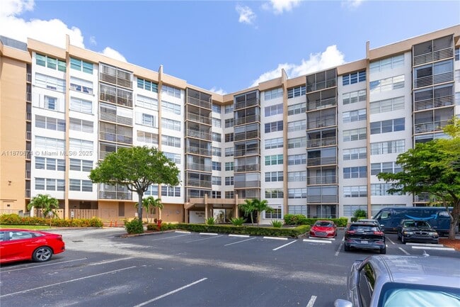 Building Photo - 1000 St Charles Pl Unit 319 Rental