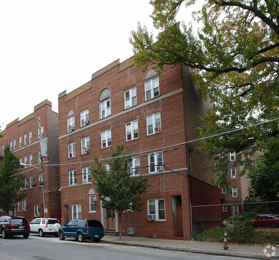 Photo - 125 Poningo St