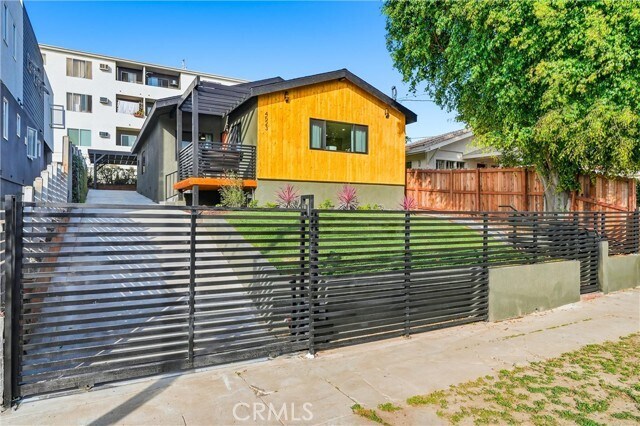 4523 Lexington Ave