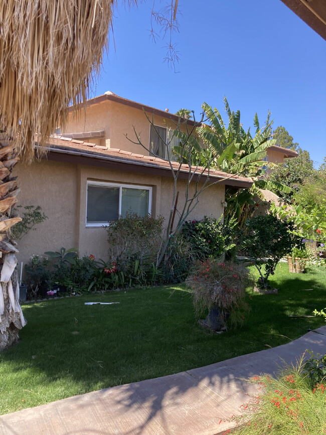 Building Photo - Spacious 2-Br Oasis with Pool in Cathedral... Unit #2 Rental