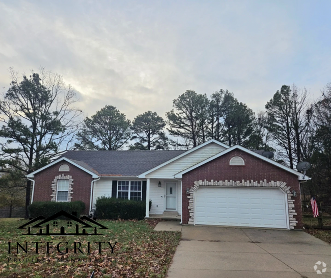 Building Photo - Home with a Fenced in Backyard Close to FLW