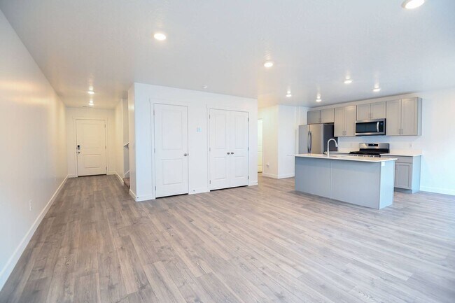 Photo - Beautiful 4 bedroom 2.5 bathroom townhome in Cedar City!