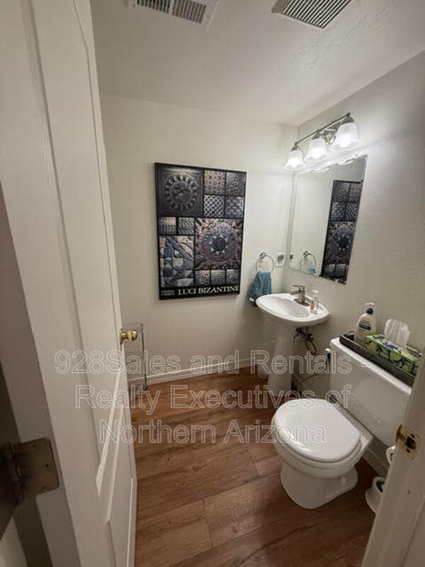 Photo - 4110 E Village Cir
