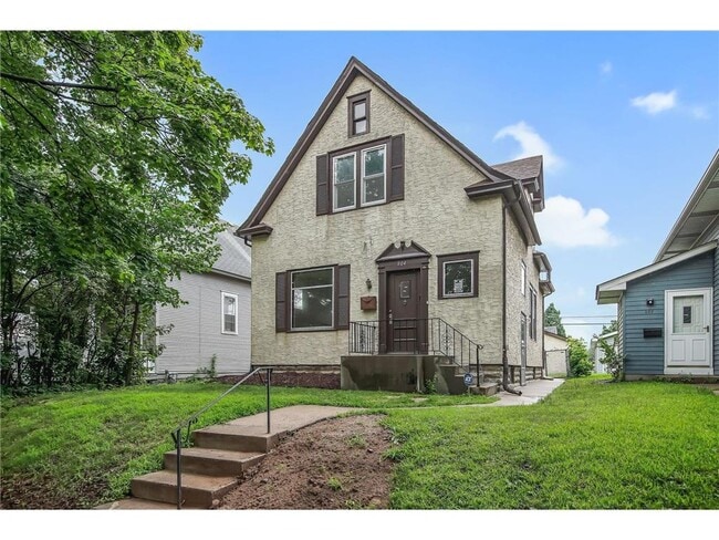 Building Photo - 804 Hawthorne Ave E