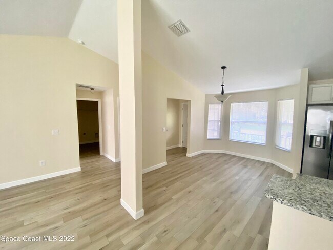 2435 Palisades Dr SE