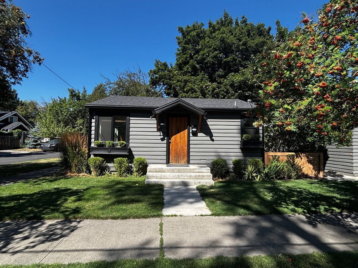 Photo - 379 NW Riverside Blvd