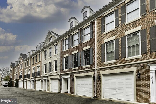 Building Photo - 1017 N Kensington St Rental