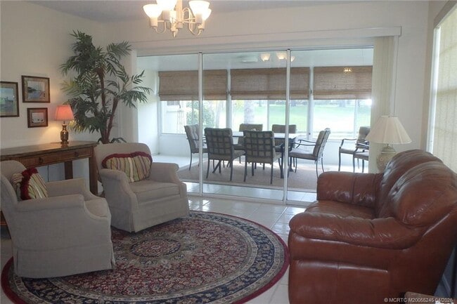 Photo - 1880 SW Springfield Ct