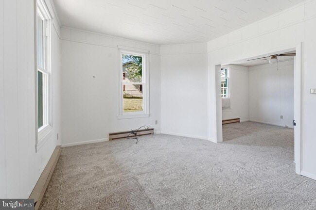 Photo - 815 N Maple Ave