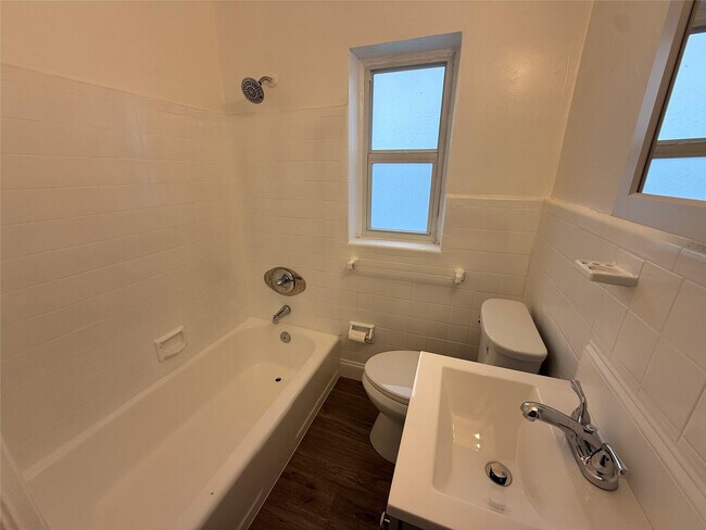 Photo - 2037 Madison St Unit 1