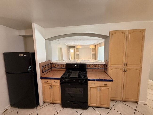 Photo - Huge 7 bed 3 bath house on Adobe