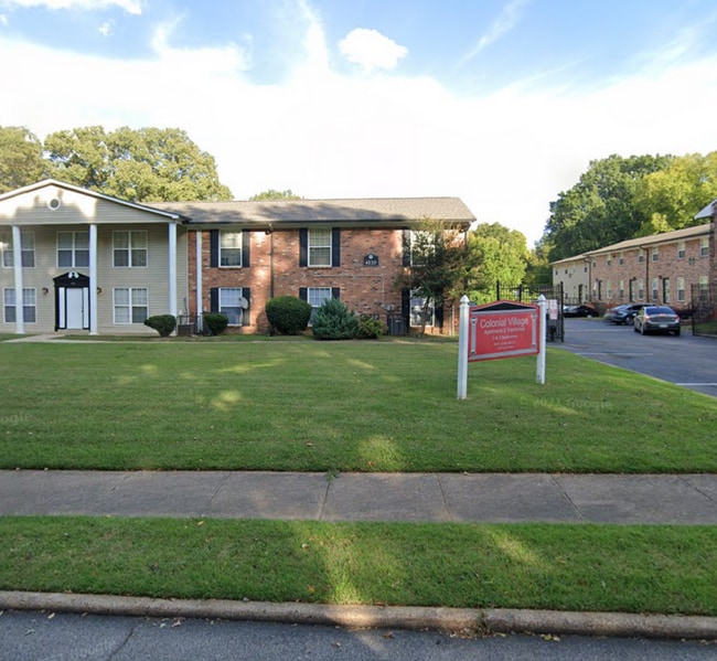 Photo - Colonial Village Apartments