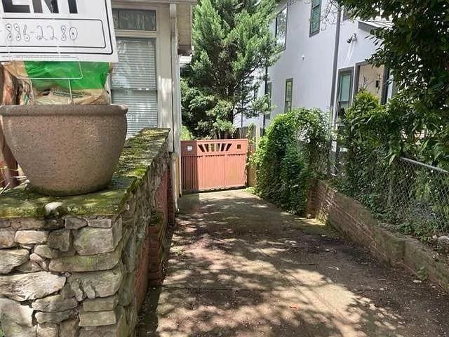 Photo - 566 Rankin St NE