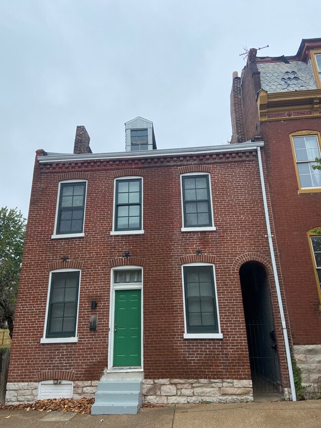 Building Photo - 2117 Menard St Unit B