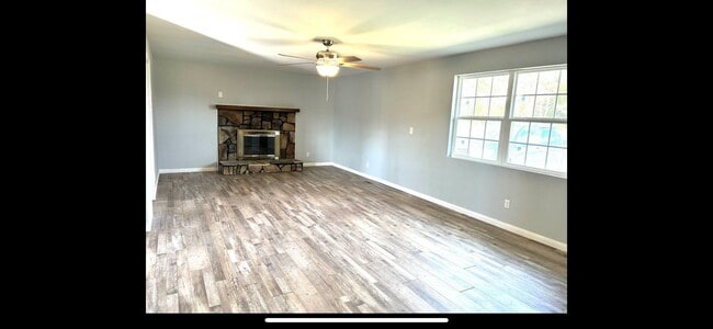Photo - 136 Golf Dr SE