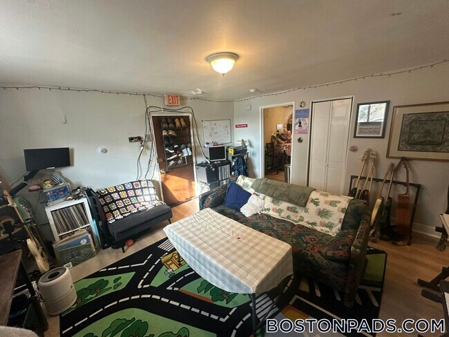 Building Photo - 69 Chiswick Rd Rental