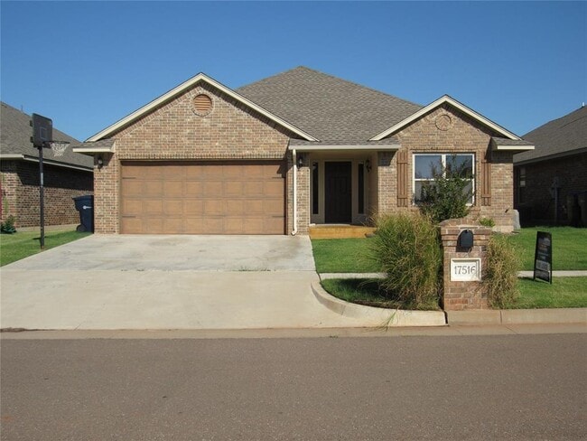 Photo - 17516 Black Hawk Dr House