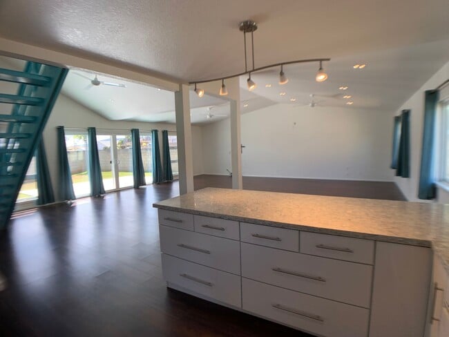 Photo - Mililani  - Rare 4 bedroom with upgraded kitchen/bathroom & large living/dining room