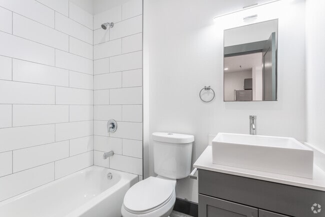 1BR, 1BA - 407 SF