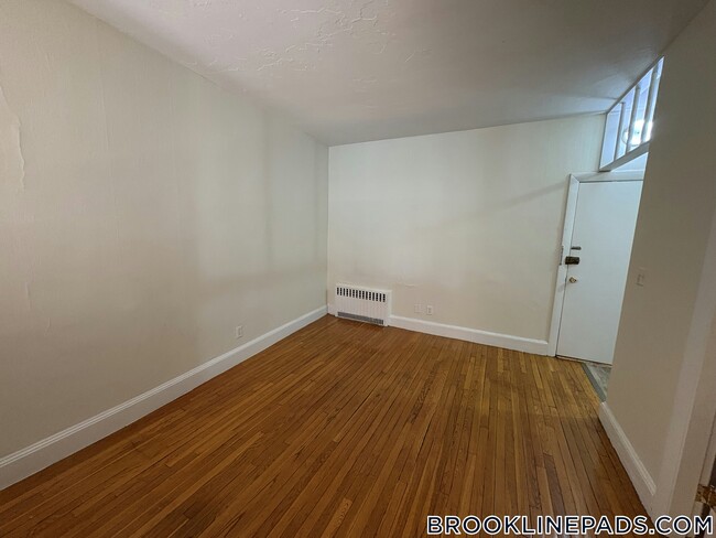 Building Photo - 33 Lancaster Terrace Rental
