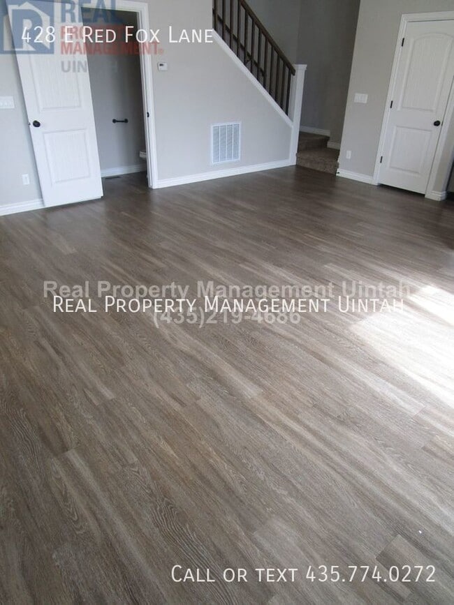Photo - 428 E Red Fox Ln