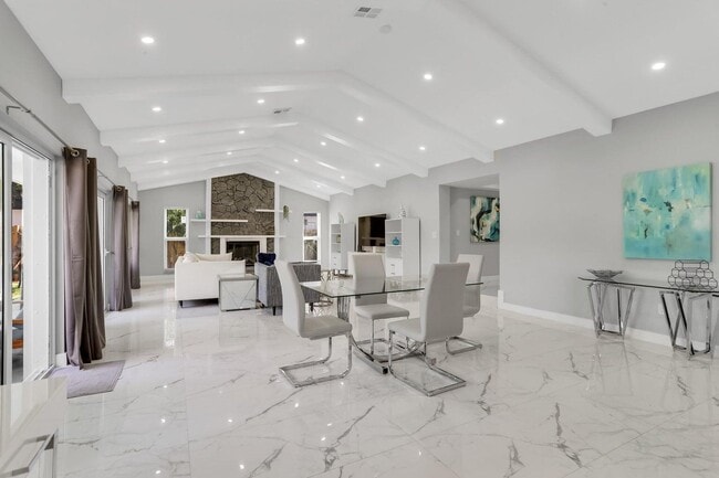 Photo - 2019 NE 14th Ct