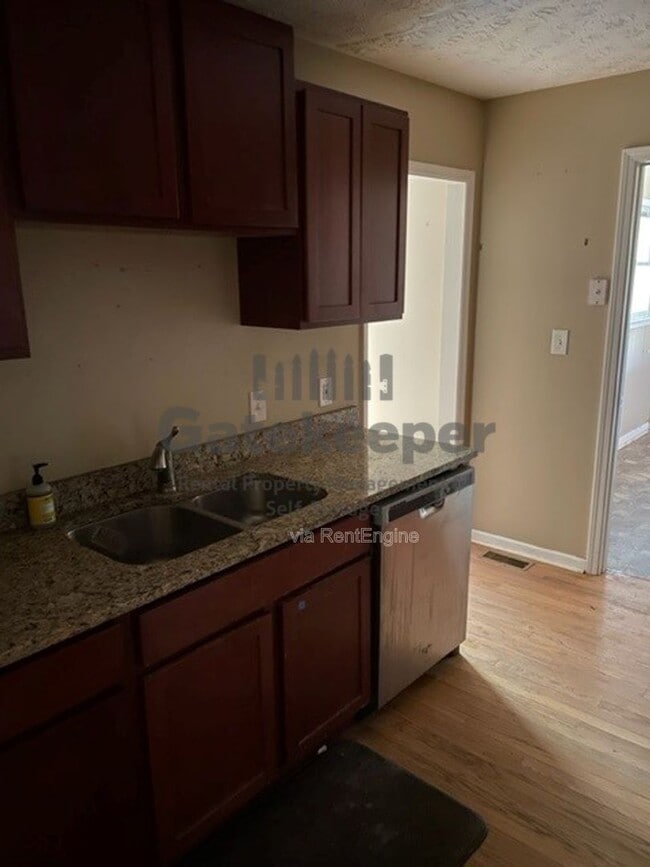 Photo - 468 Davis Rd