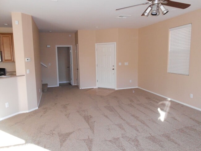 8339 Waylon Ave