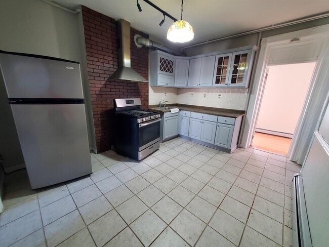 Building Photo - 41 Harmon St Unit 4