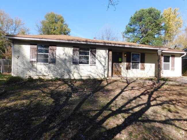 Building Photo - 1926 Dorchester Dr Rental