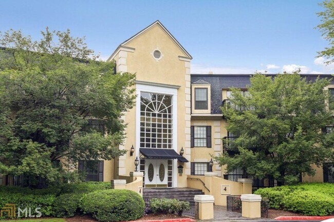 Front of building - 4317 Pine Heights Dr NE Condo Unit 4317