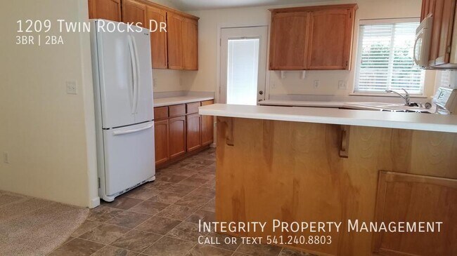 Photo - 1209 Twin Rocks Dr House