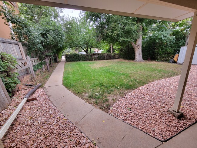 Photo - 1676 Ulster St