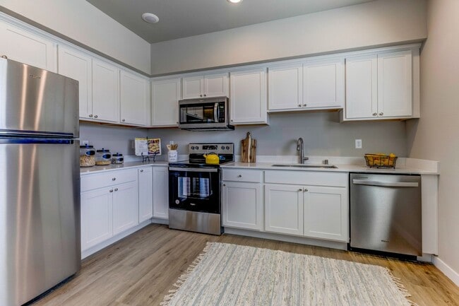 Grand Ridge - Grand Ridge Apartments