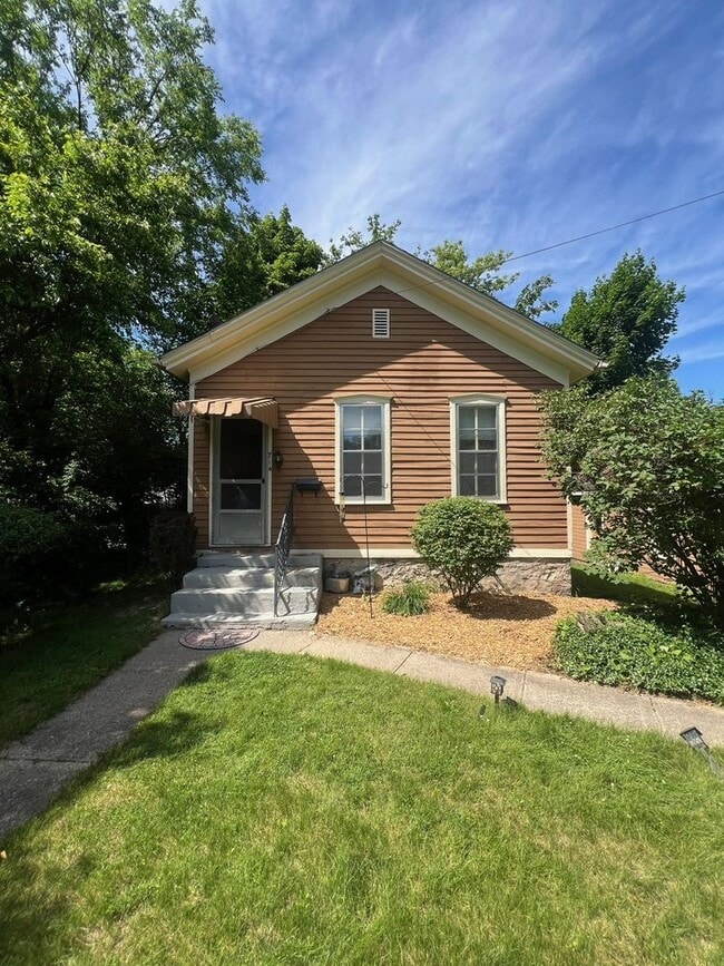 Building Photo - Adorable Home in the Heart of West Ann Arbor