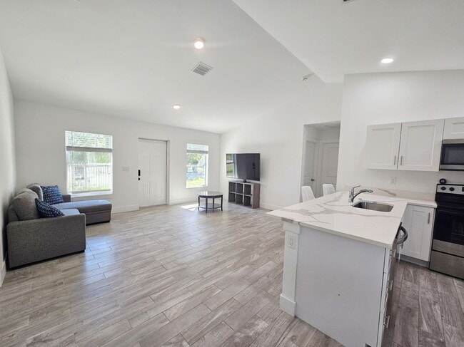 Photo - 2447 NW 5th St