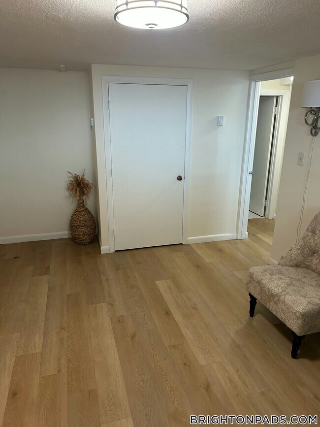 Photo - 365 Faneuil St Unidad 12