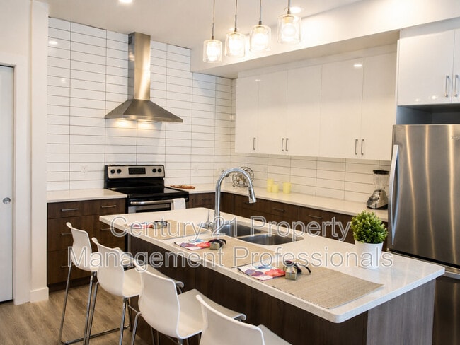 Photo - 7427-7106 106 St