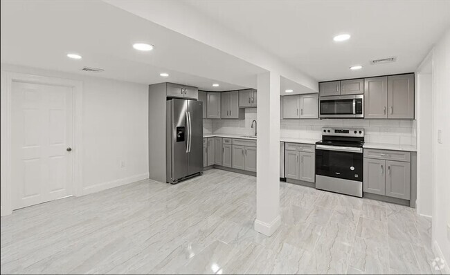 Building Photo - 320 Malden St Unit 1 Rental