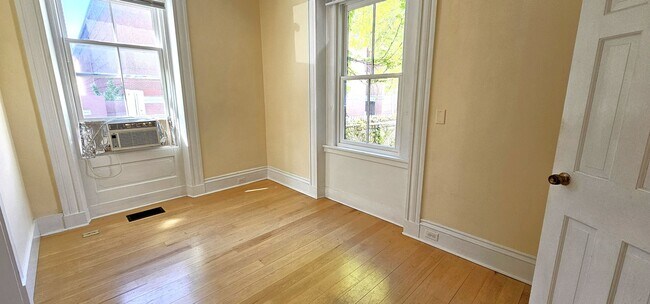 Building Photo - 33 Pine St Unit Apt. 1