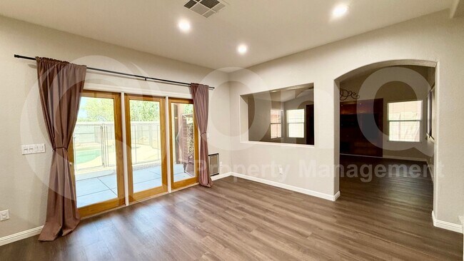 Photo - 800 N Soho Pl
