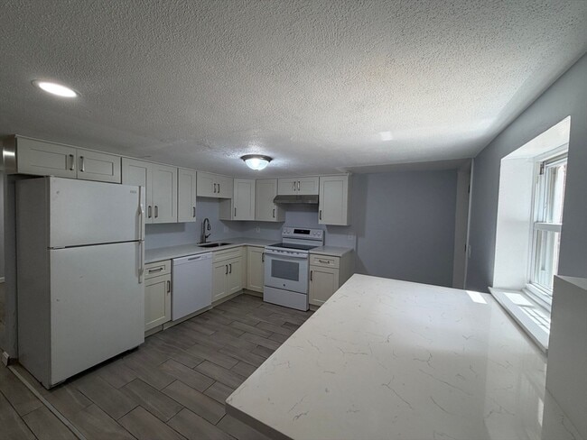 Building Photo - 31 Chelsea St Unit B