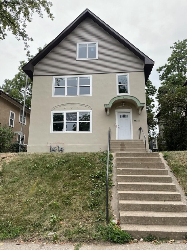 1952 St Clair Ave Unit 1952StClairAveLower