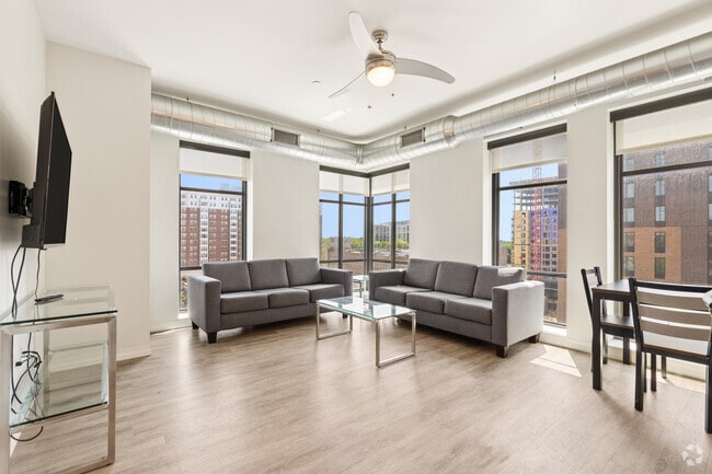 4E 6BR, 6BA - 1,184SF - Living Room