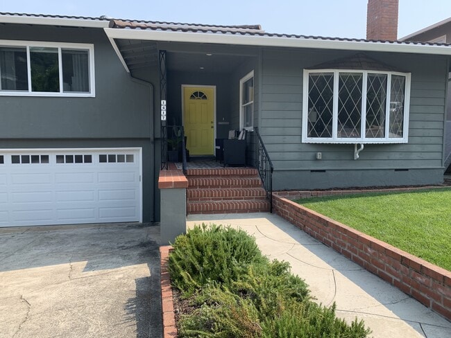 Building Photo - 1417 Sunnyslope Ave