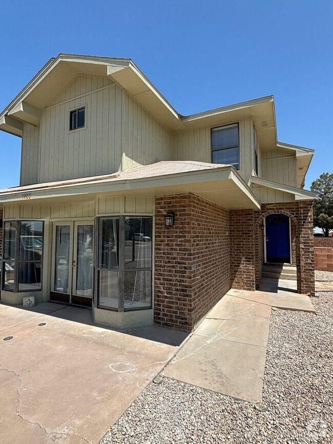 Building Photo - 3 Bedroom 2.5 Bathrooms Rental