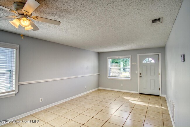 Photo - 140 Flug Ave